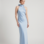 sukienka-maxi-halter-z-odkrytymi-plecami-na-wesele