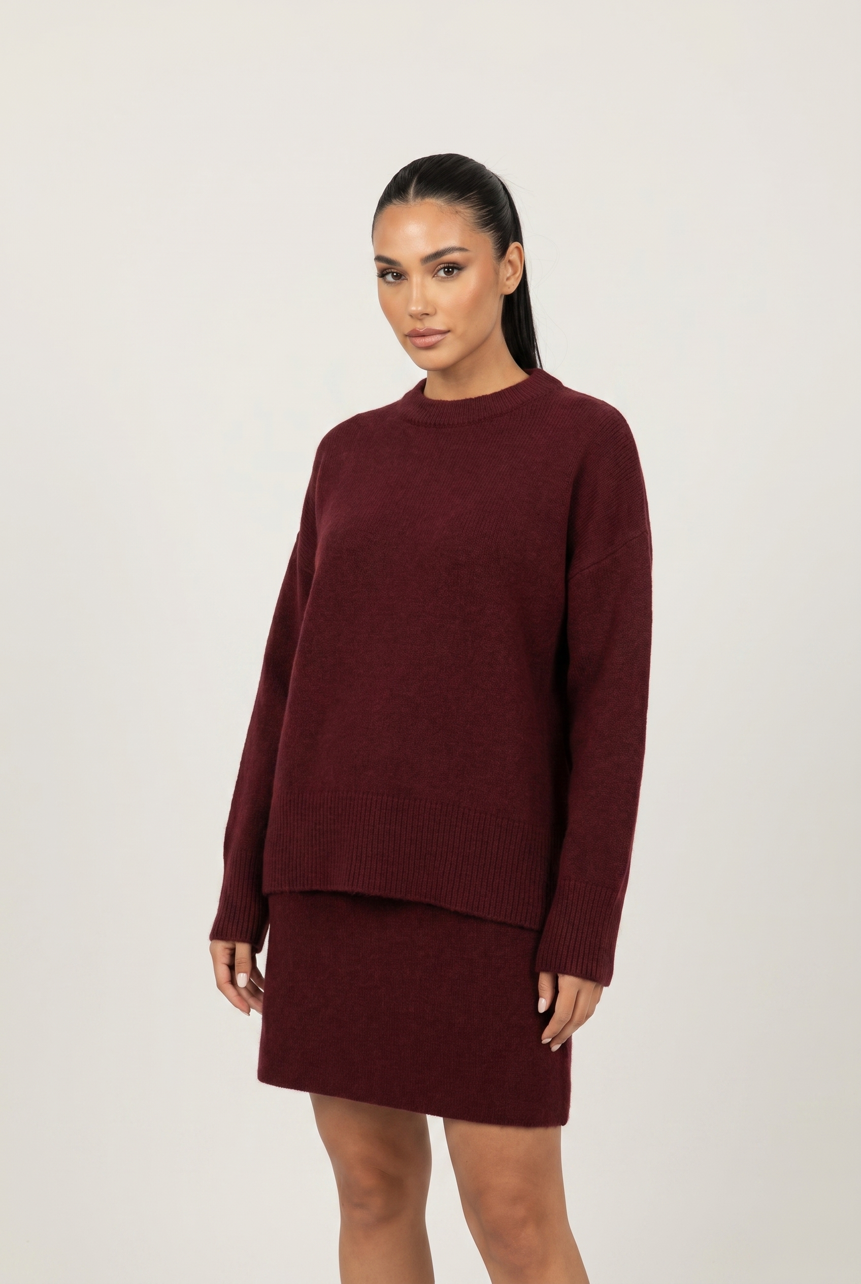 zestaw-damski-sweter-oversize-spodnica-elegancki-komplet
