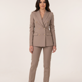 damski-garnitur-elegancki-styl-do-biura-i-formalnych-okazji