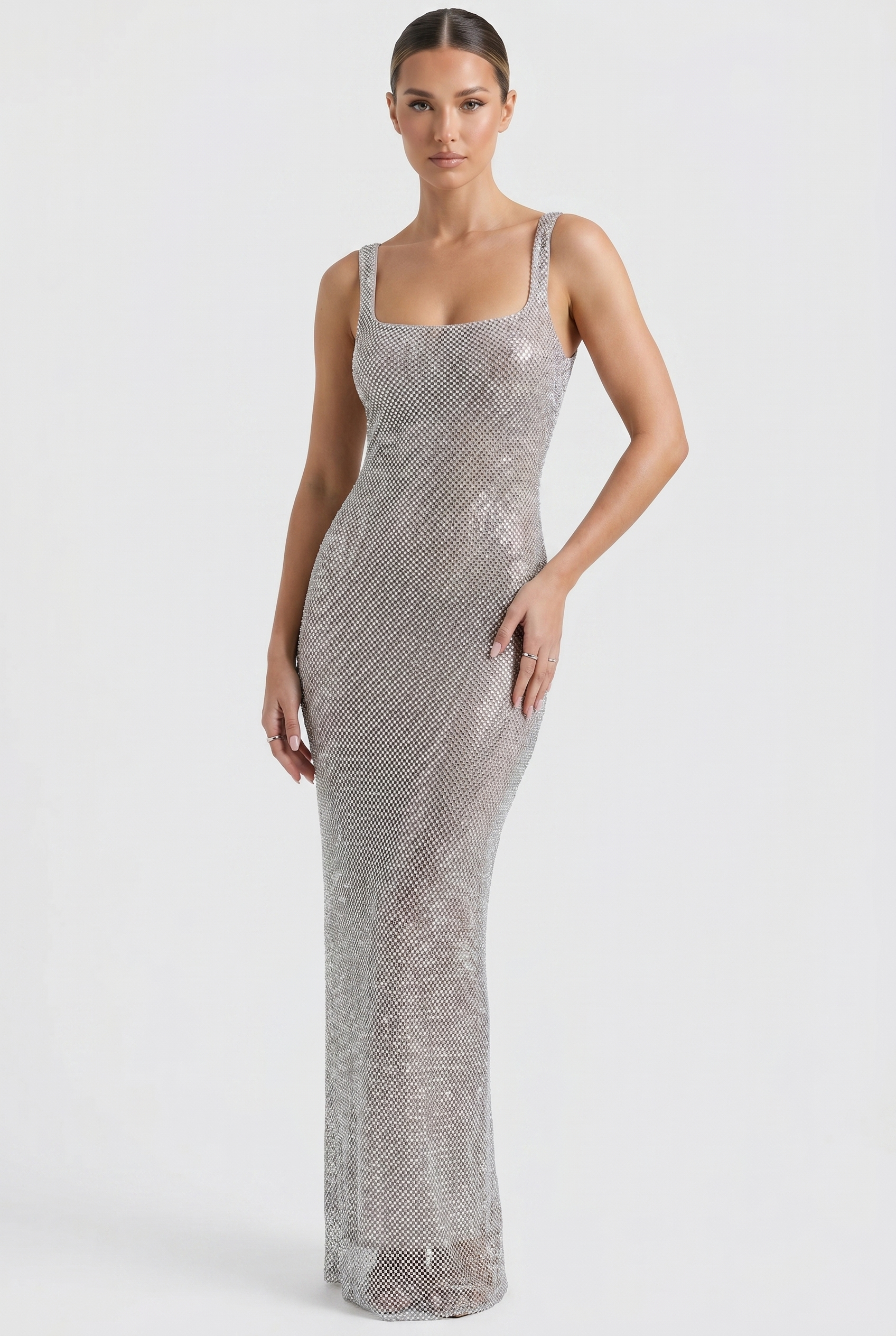 sukienka-wieczorowa-maxi-cekinowa-elegancja-na-formalne-wydarzenia