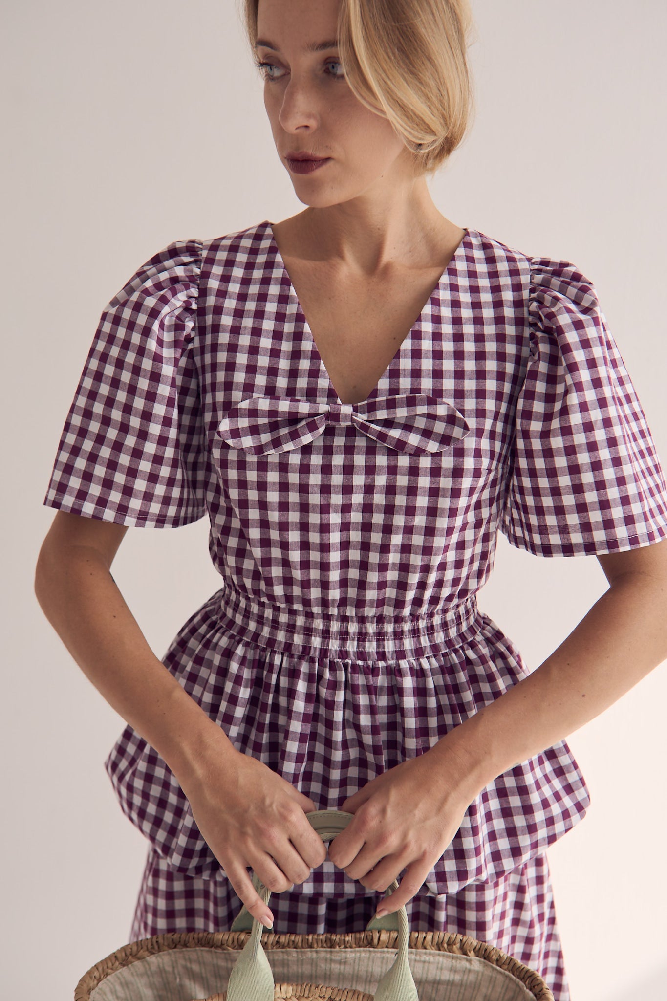 Bluzka Damska VICHY – Elegancka z Bufiastymi Rękawami i Dekoltem V 1