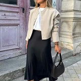 Czarna Satynowa Spódnica – Elegancki Długi Krój na Każdą Okazję 1