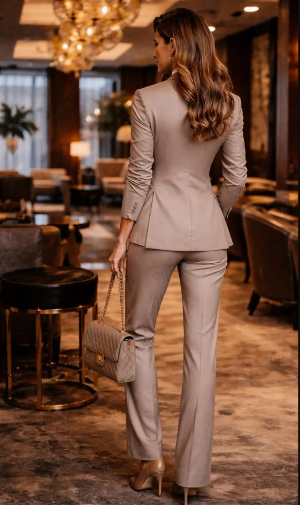 Damski Garnitur – Elegancki Styl do Biura i Formalnych Okazji 1