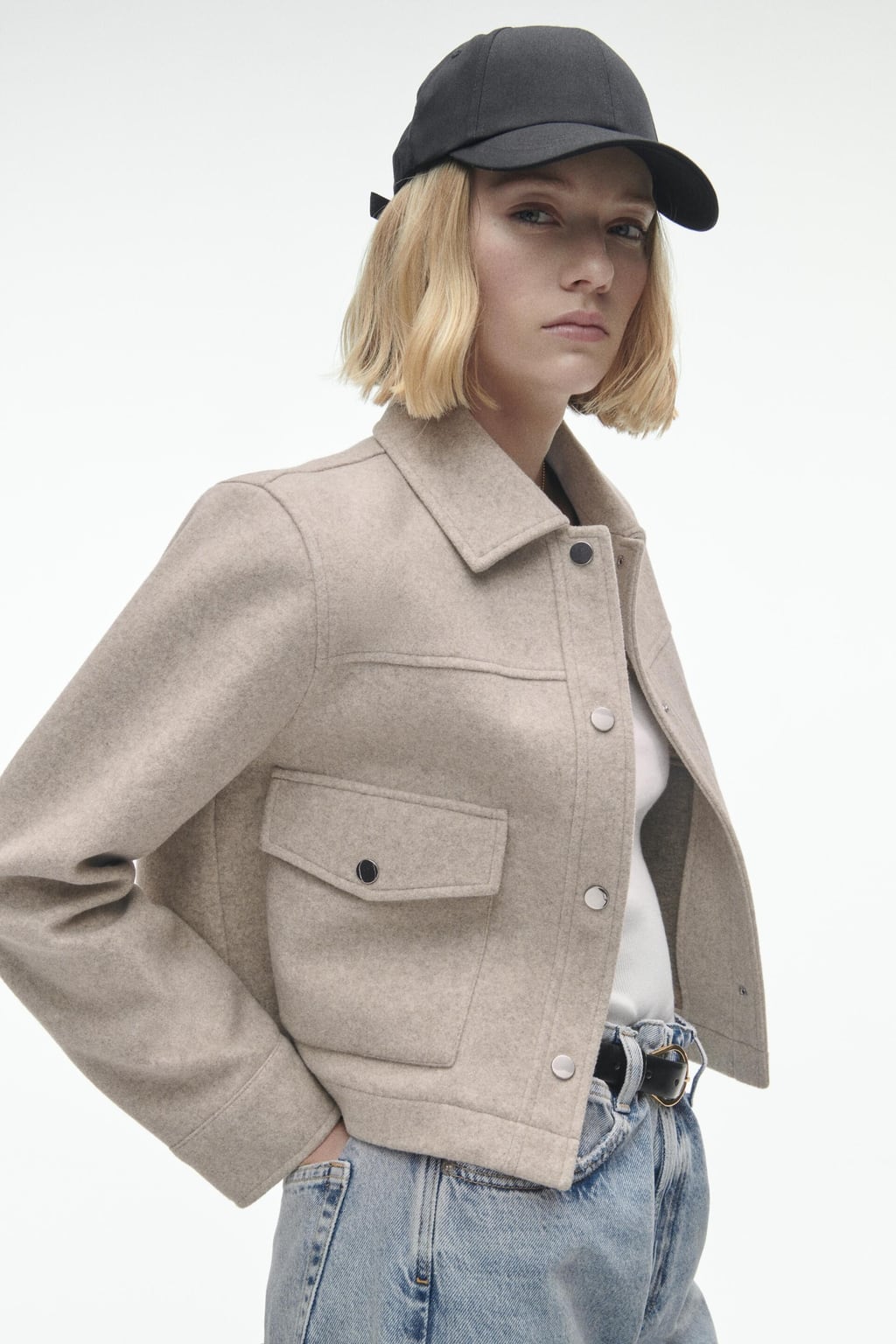 Ecru Kurtka dla Kobiet – Stylowy Design i Wygoda 1