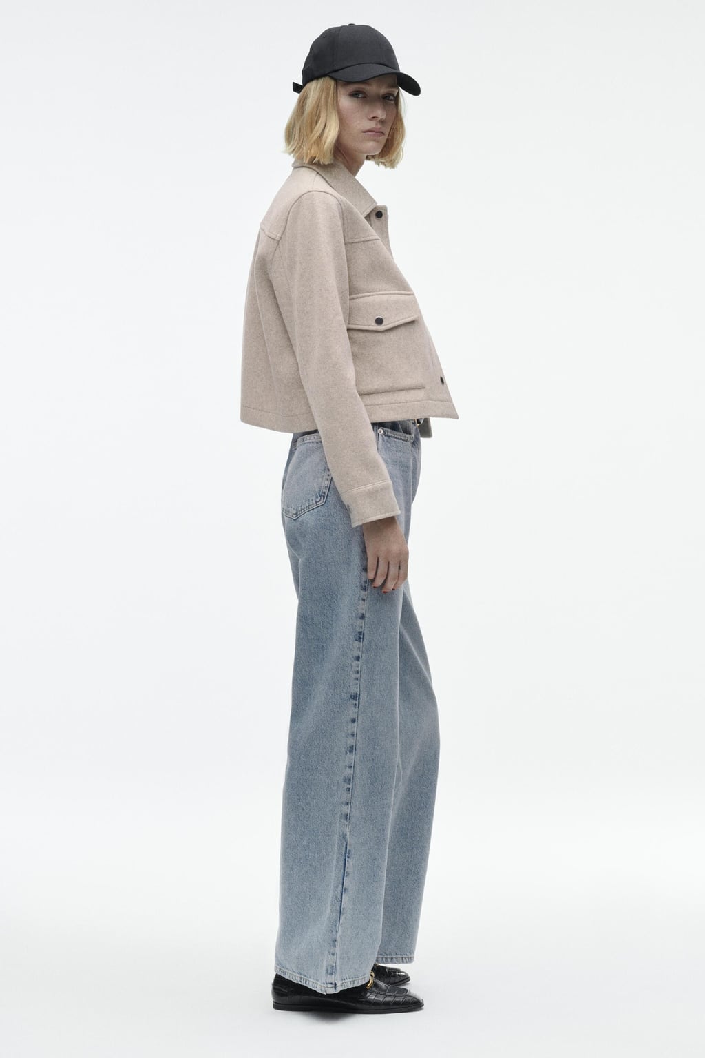 Ecru Kurtka dla Kobiet – Stylowy Design i Wygoda 3