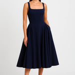 Elegancka Sukienka Midi – Kwadratowy Dekolt i Plisowana Spódnica 4