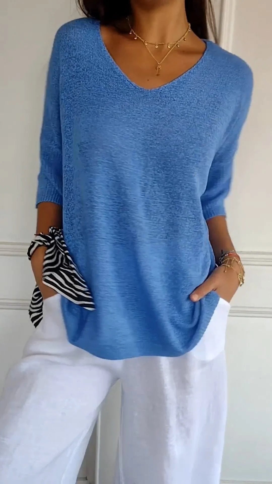 Elegancki Top Damski – Minimalistyczny Krój z Dekoltem V 3