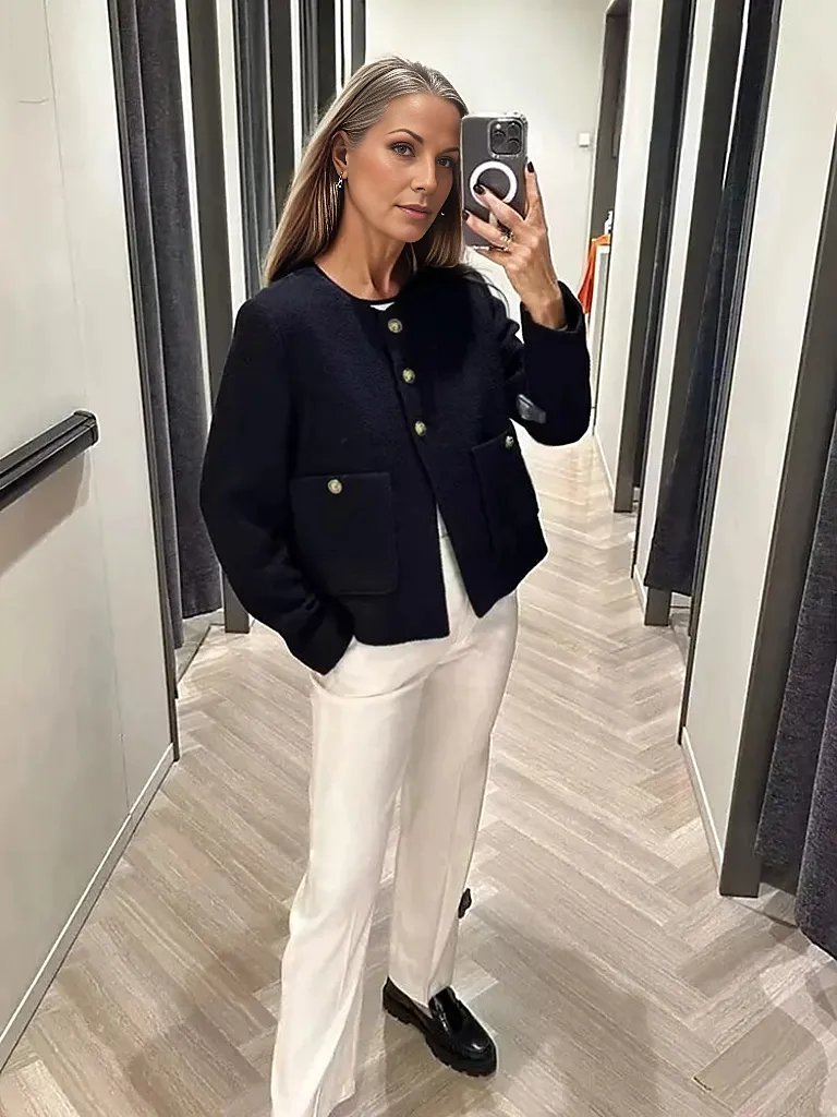 Mira Women's Elegant Vest – Refined Design for Any Occasion 3