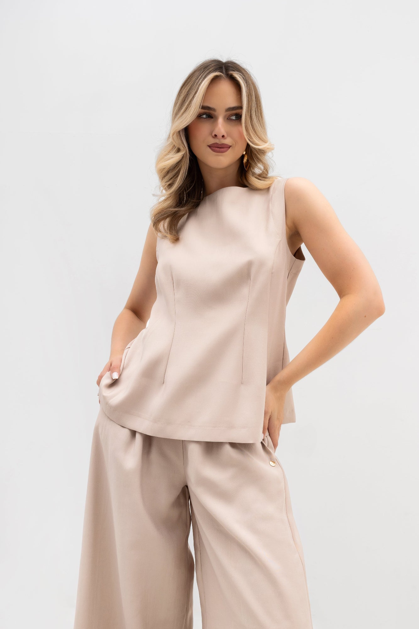 Spodnie Damskie – Elegancki Fason z Wygodną Gumką do Codziennych Stylizacji 10