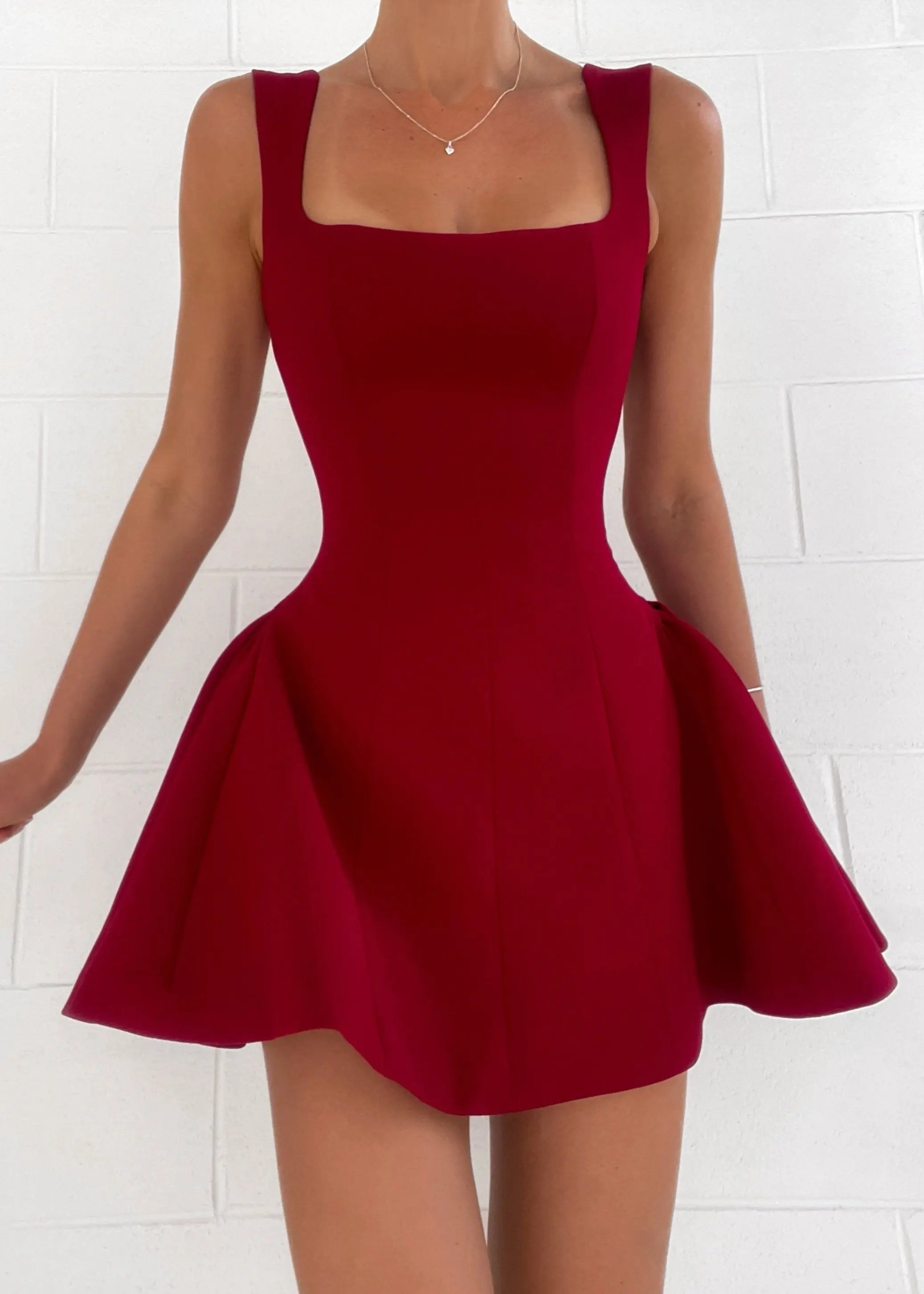 Stylowa Mini Sukienka – Elegancki Krój na Wyjątkowe Okazje 0