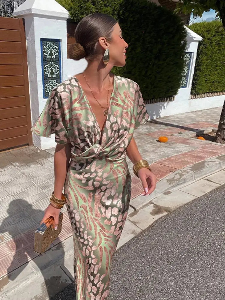 Stylowa Sukienka Kopertowa – Elegancki Krój na Wydarzenia 1