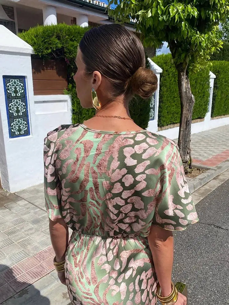 Stylowa Sukienka Kopertowa – Elegancki Krój na Wydarzenia 3