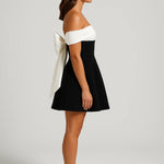 Stylowa Sukienka Mini – Odsłonięte Ramiona na Wesele 1