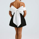 Stylowa Sukienka Mini – Odsłonięte Ramiona na Wesele 2