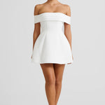 Stylowa Sukienka Mini – Odsłonięte Ramiona na Wesele 3