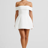 Stylowa Sukienka Mini – Odsłonięte Ramiona na Wesele 3