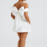 Stylowa Sukienka Mini – Odsłonięte Ramiona na Wesele 4