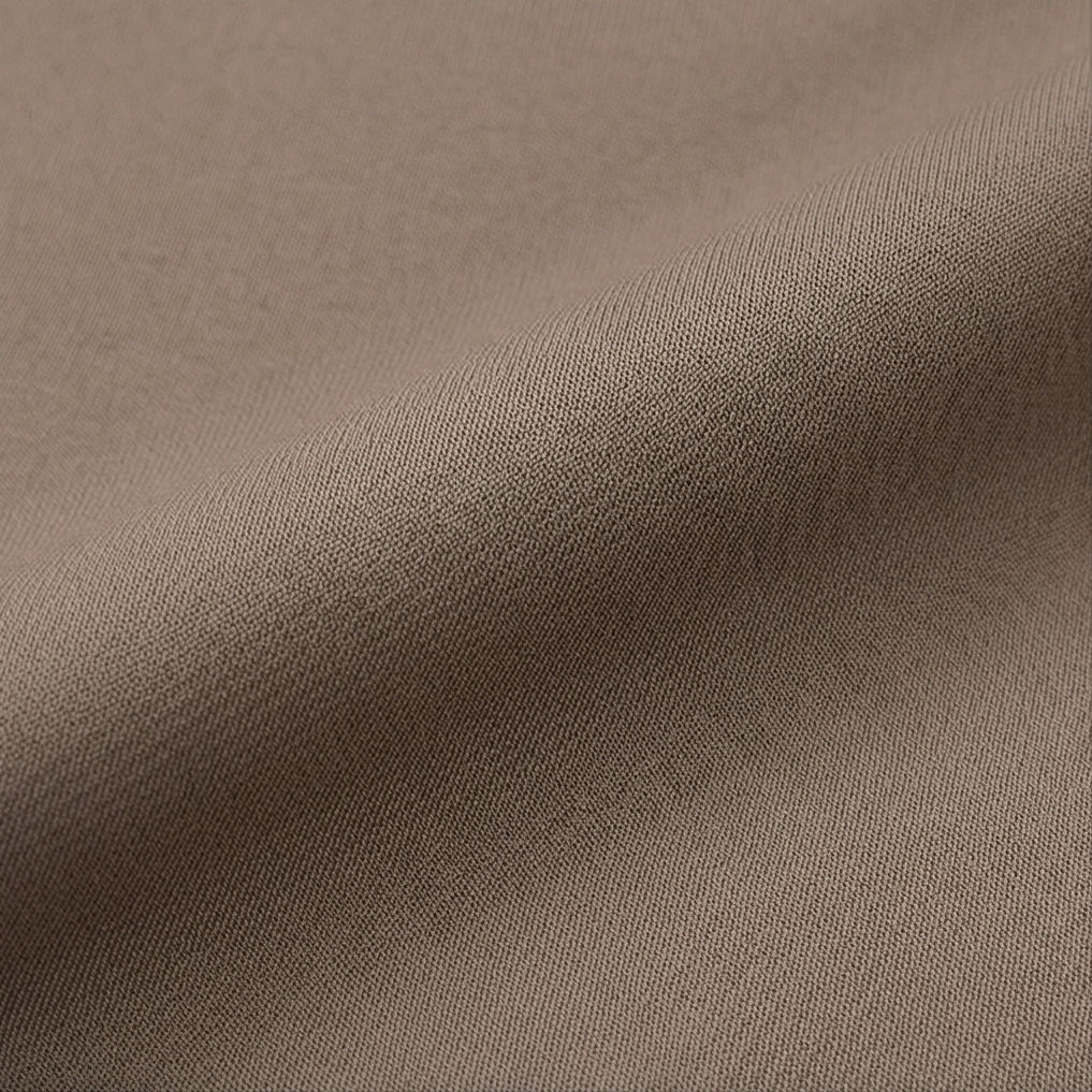 Stylowy Zestaw Casual – Kontrastowy Dekolt i Wygodne Spodnie 7