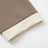 Stylowy Zestaw Casual – Kontrastowy Dekolt i Wygodne Spodnie 8