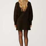 Stylowy Zestaw Damski – Ciepły Sweter i Spódnica na Chłodne Dni 2