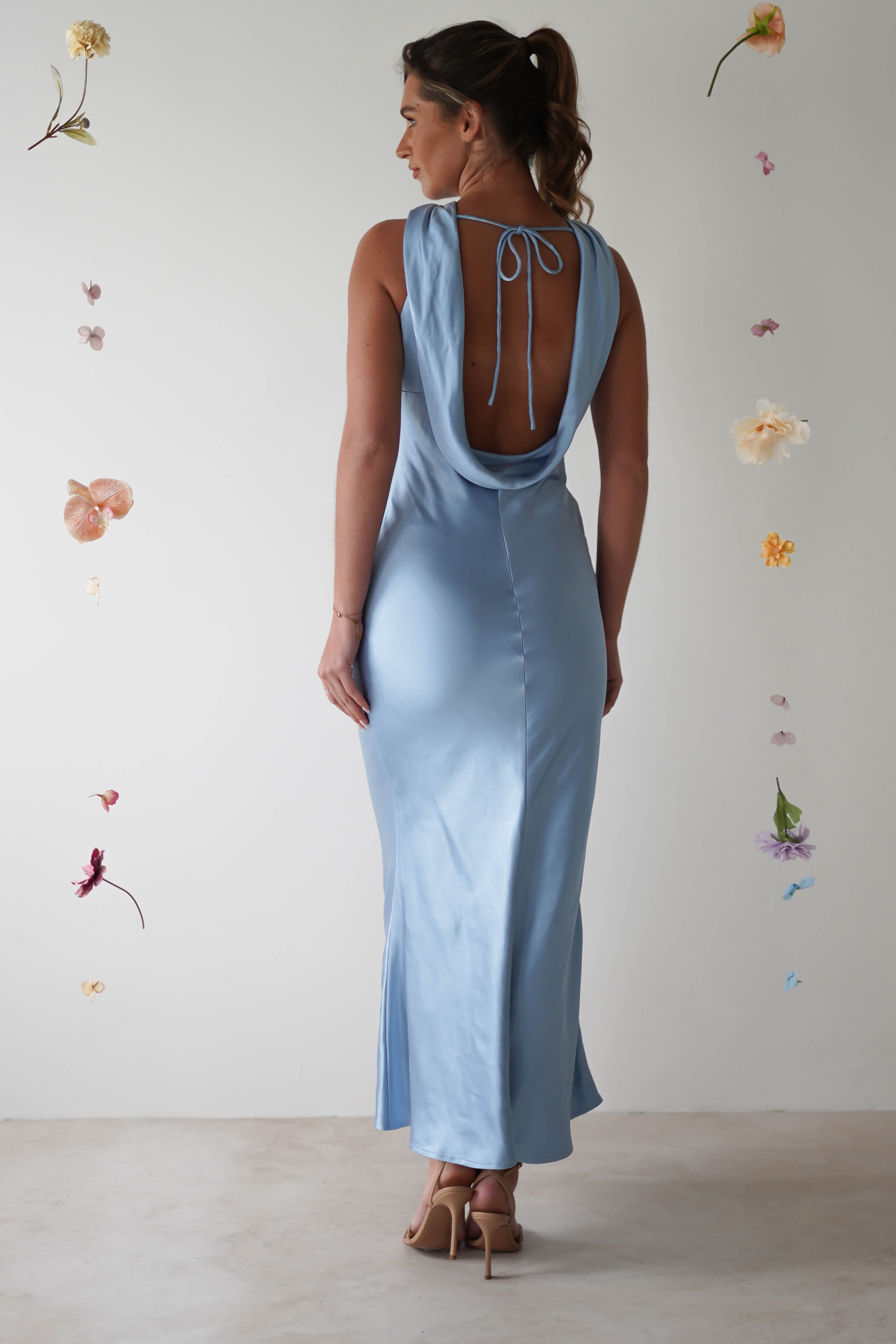 Sukienka Maxi – Elegancki Dekolt Halter na Wesele i Uroczystości 5