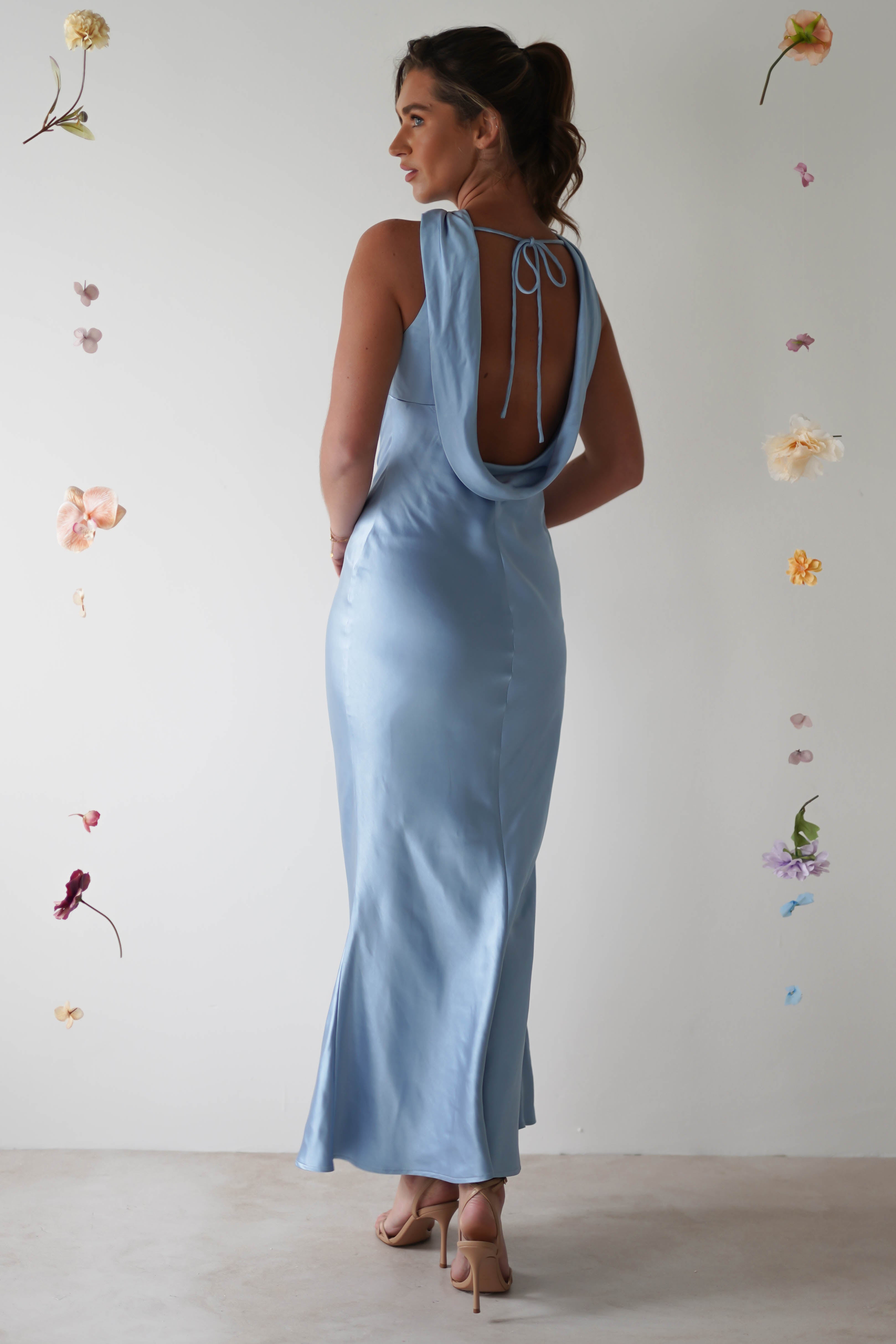Sukienka Maxi – Elegancki Dekolt Halter na Wesele i Uroczystości 6