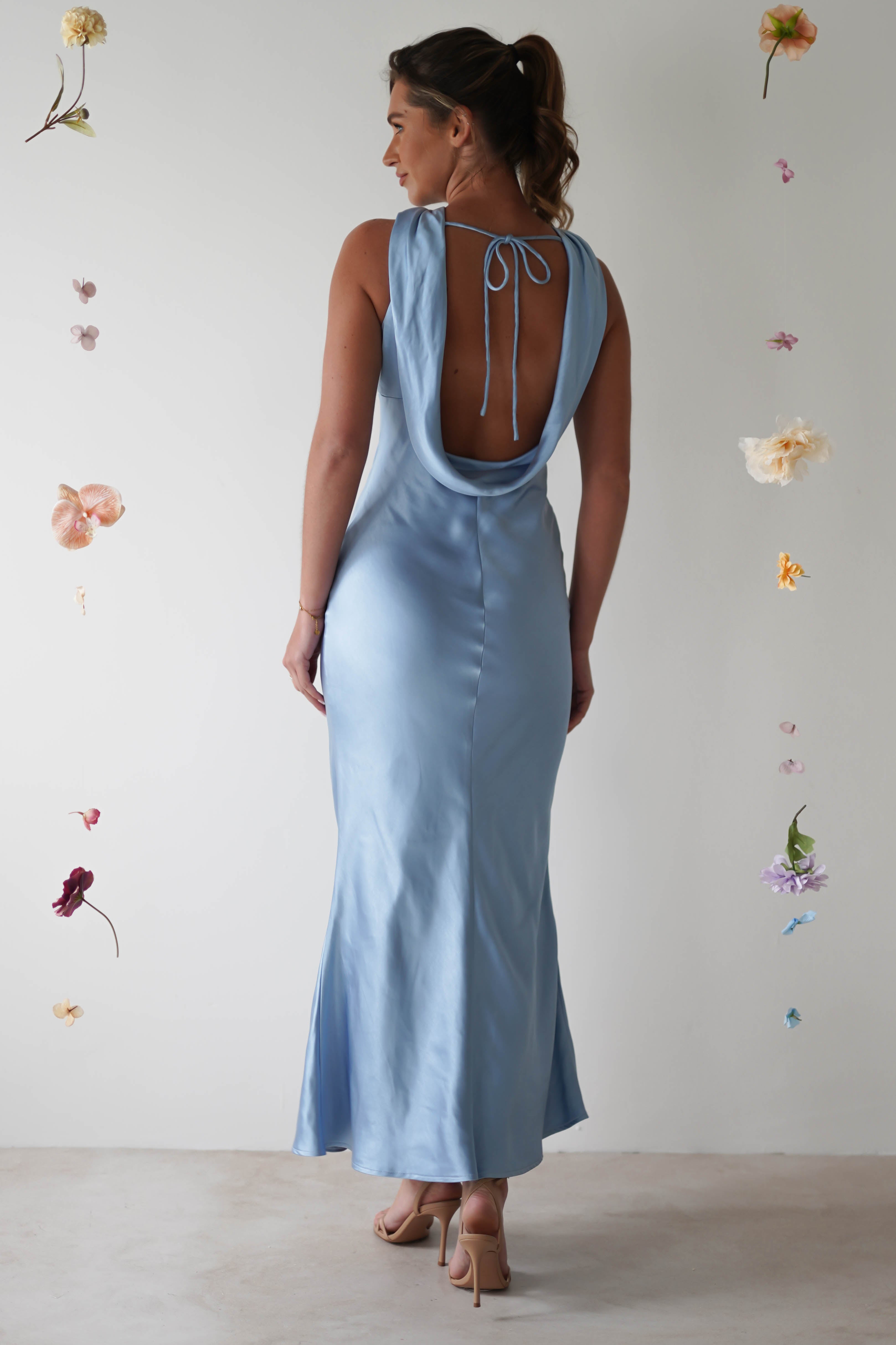 Sukienka Maxi – Elegancki Dekolt Halter na Wesele i Uroczystości 7