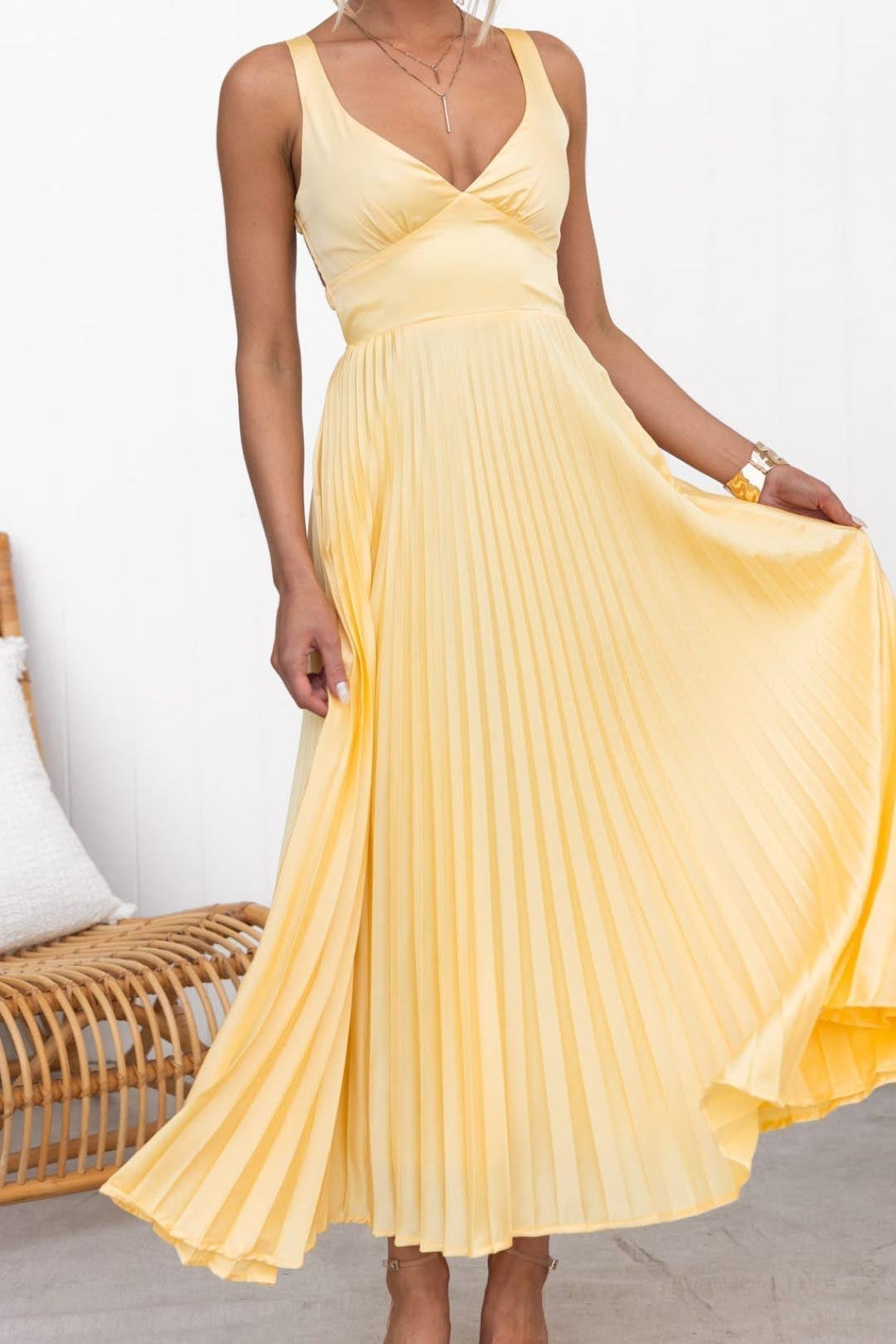Sukienka Maxi – Plisowany Design z Dekoltem V na Wesele 0
